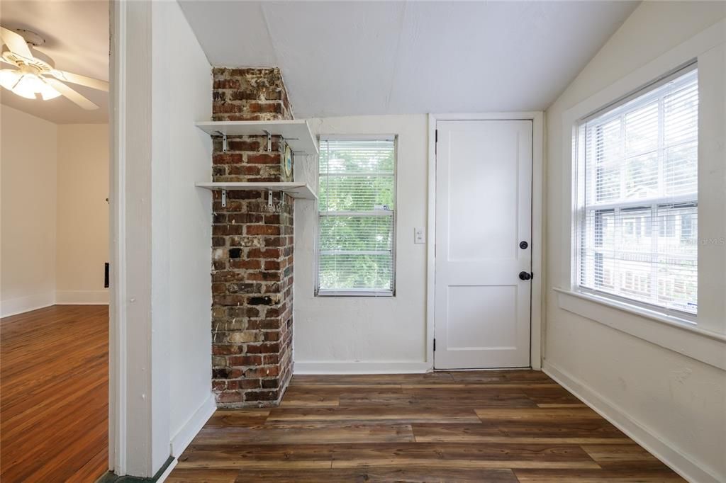 待售: $420,000 (4 贝兹, 2 浴室, 1346 平方英尺)