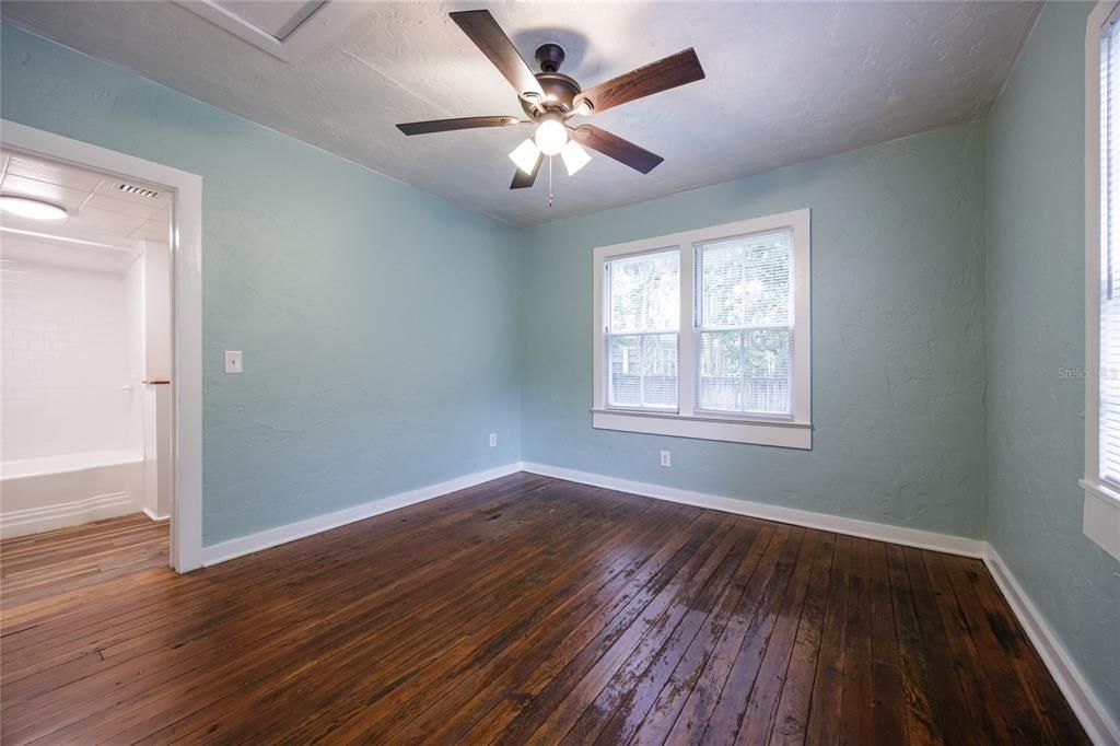 待售: $420,000 (4 贝兹, 2 浴室, 1346 平方英尺)