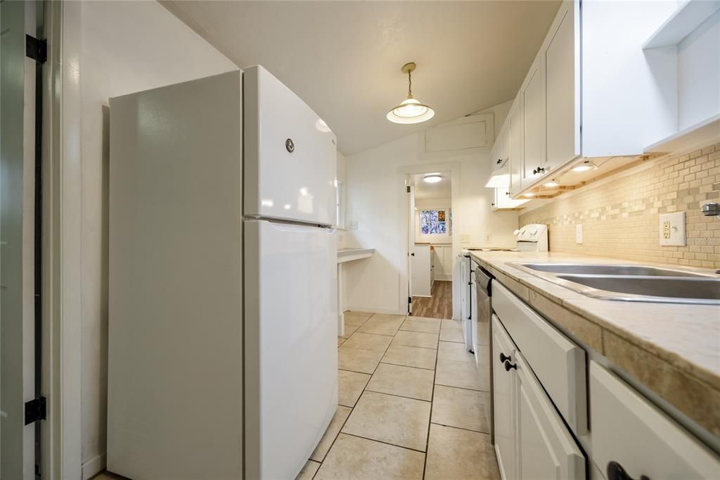 待售: $420,000 (4 贝兹, 2 浴室, 1346 平方英尺)