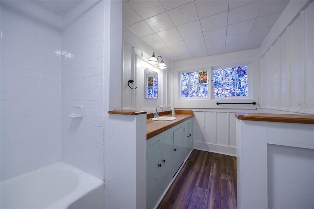 待售: $420,000 (4 贝兹, 2 浴室, 1346 平方英尺)