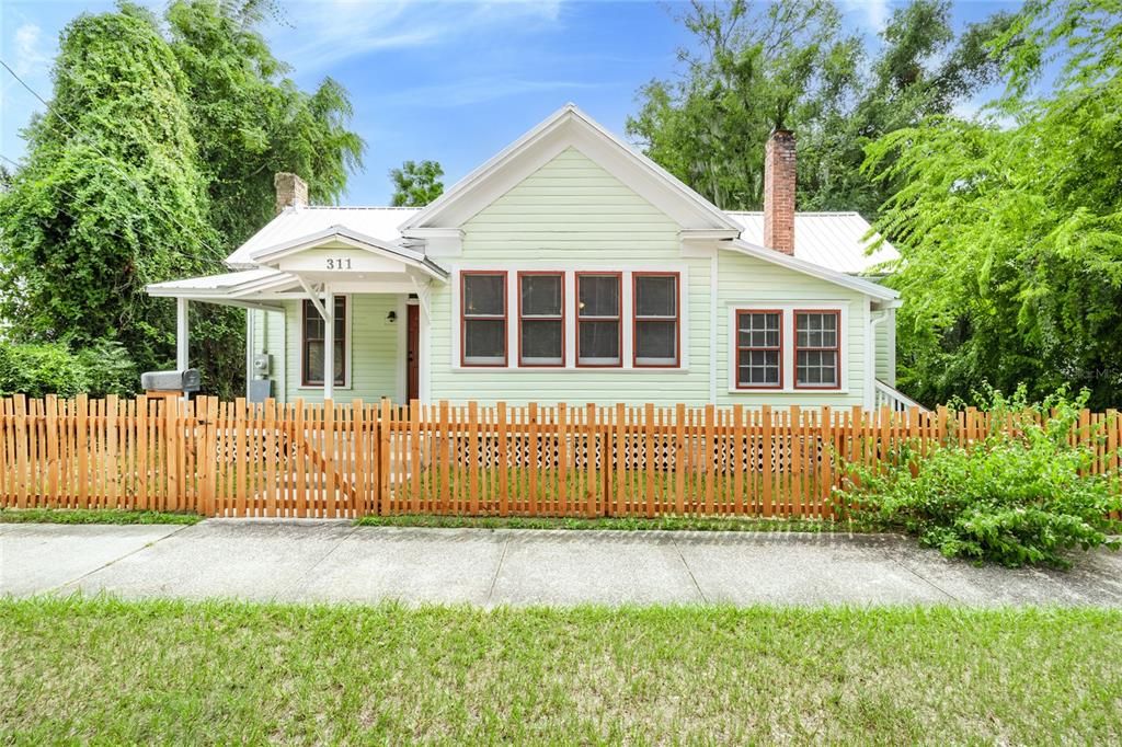 待售: $420,000 (4 贝兹, 2 浴室, 1346 平方英尺)