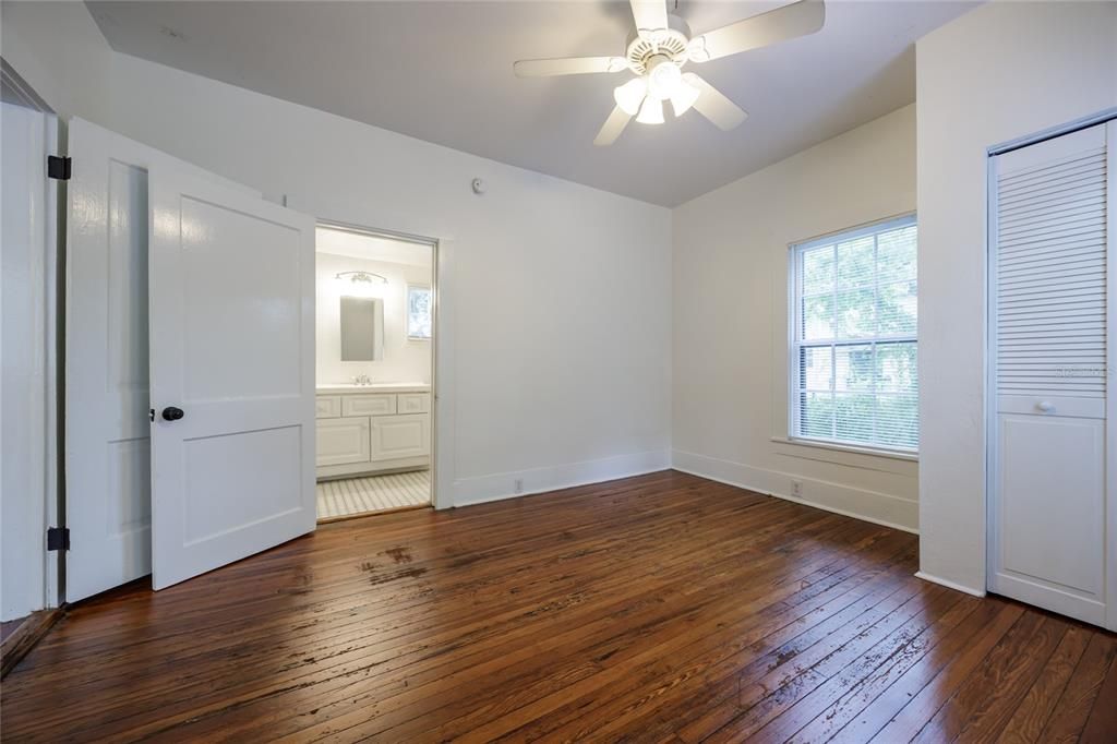 待售: $420,000 (4 贝兹, 2 浴室, 1346 平方英尺)