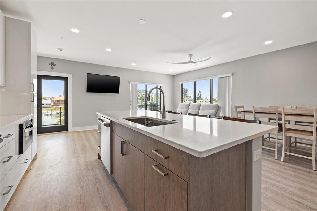 For Rent: $6,000 (3 beds, 3 baths, 1636 Square Feet)