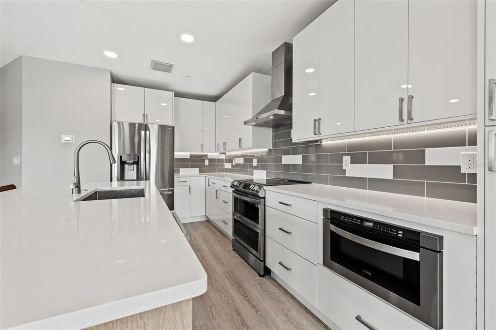 For Rent: $6,000 (3 beds, 3 baths, 1636 Square Feet)