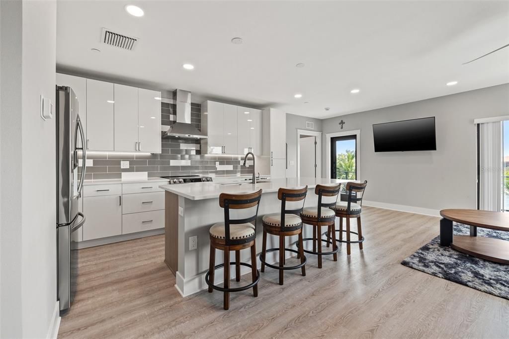 For Rent: $6,000 (3 beds, 3 baths, 1636 Square Feet)