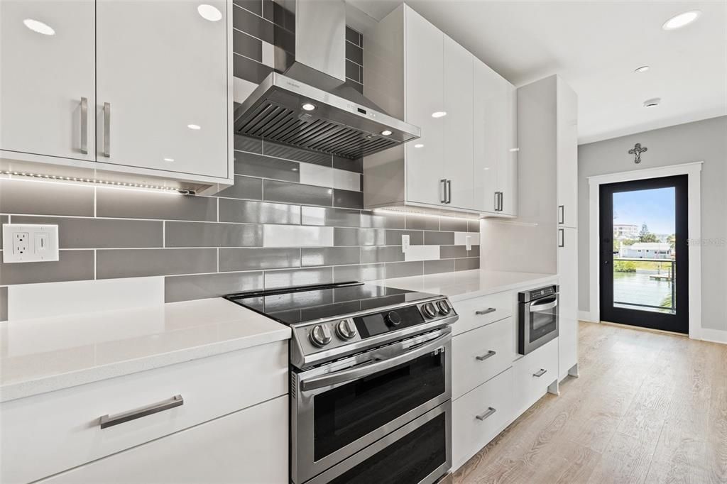 For Rent: $6,000 (3 beds, 3 baths, 1636 Square Feet)