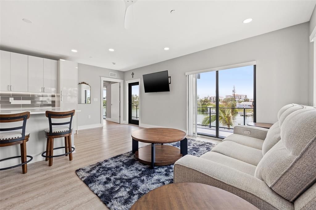 For Rent: $6,000 (3 beds, 3 baths, 1636 Square Feet)