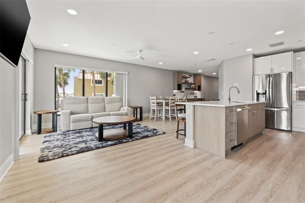 For Rent: $6,000 (3 beds, 3 baths, 1636 Square Feet)