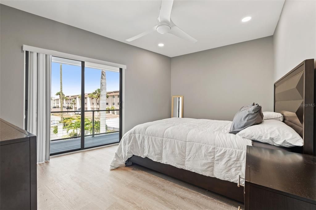 For Rent: $6,000 (3 beds, 3 baths, 1636 Square Feet)