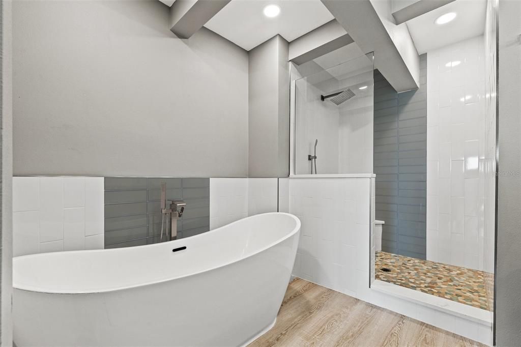 For Rent: $6,000 (3 beds, 3 baths, 1636 Square Feet)