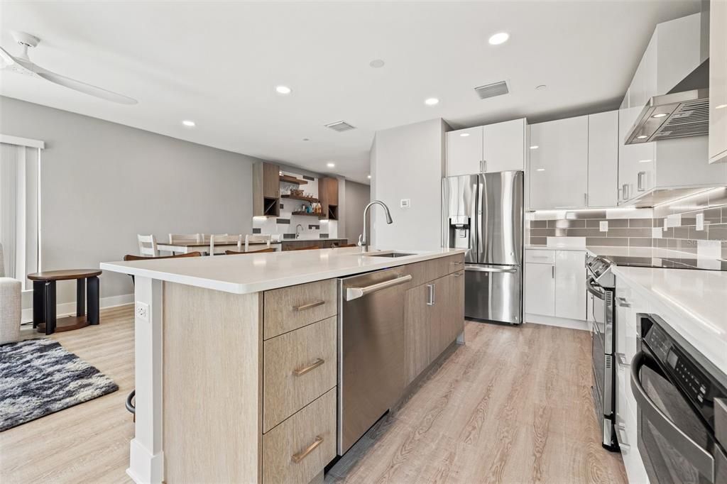 For Rent: $6,000 (3 beds, 3 baths, 1636 Square Feet)