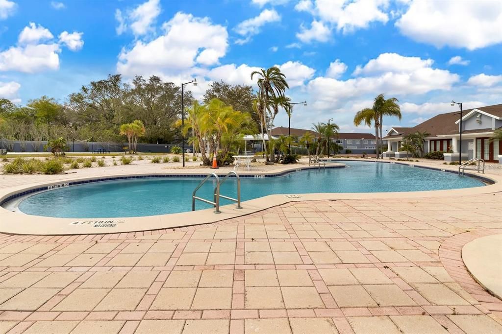 出租: $725 (1 贝兹, 1 浴室, 350 平方英尺)