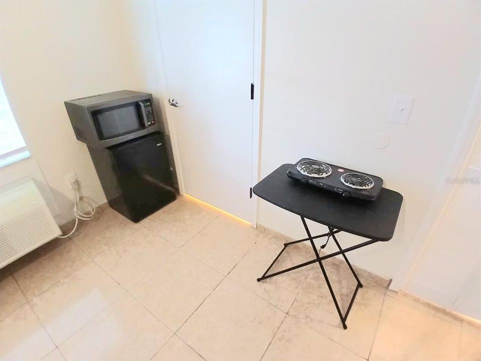 出租: $725 (1 贝兹, 1 浴室, 350 平方英尺)