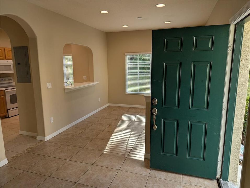 For Rent: $1,800 (3 beds, 2 baths, 1200 Square Feet)