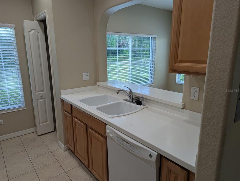 For Rent: $1,800 (3 beds, 2 baths, 1200 Square Feet)