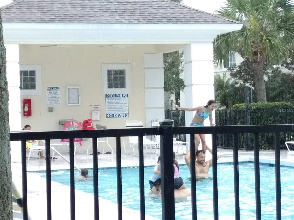 For Rent: $1,800 (3 beds, 2 baths, 1200 Square Feet)