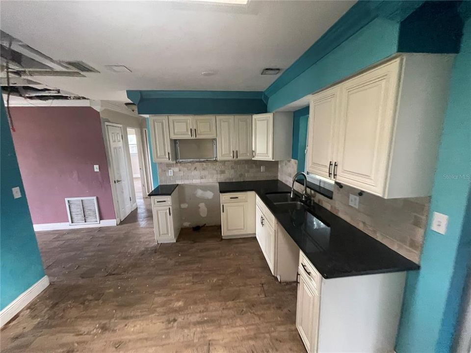 Active With Contract: $172,000 (3 beds, 2 baths, 1248 Square Feet)