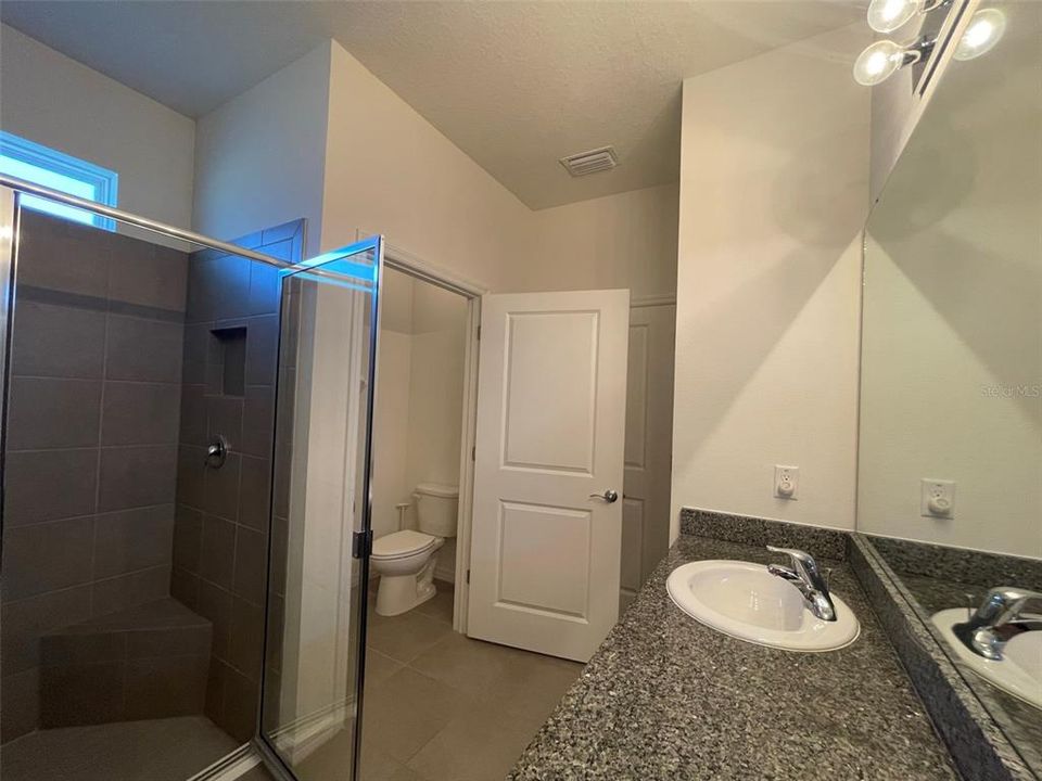 For Rent: $2,200 (3 beds, 2 baths, 1662 Square Feet)