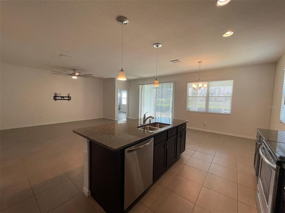 For Rent: $2,200 (3 beds, 2 baths, 1662 Square Feet)