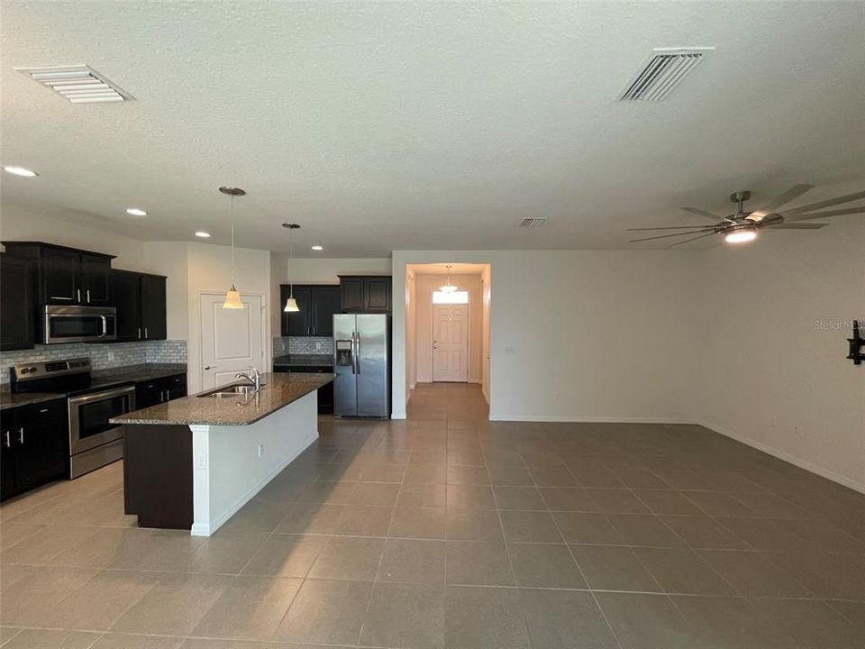 For Rent: $2,200 (3 beds, 2 baths, 1662 Square Feet)