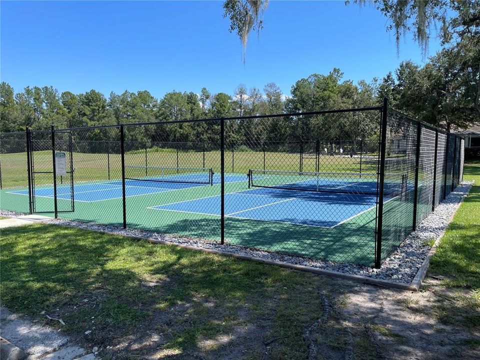 For Rent: $2,200 (3 beds, 2 baths, 1662 Square Feet)