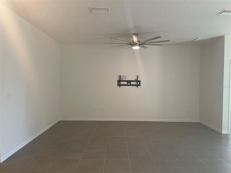 For Rent: $2,200 (3 beds, 2 baths, 1662 Square Feet)