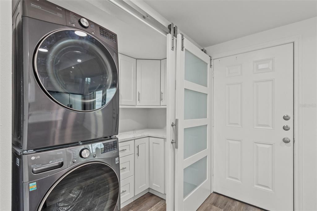 For Sale: $1,290,000 (2 beds, 2 baths, 1225 Square Feet)