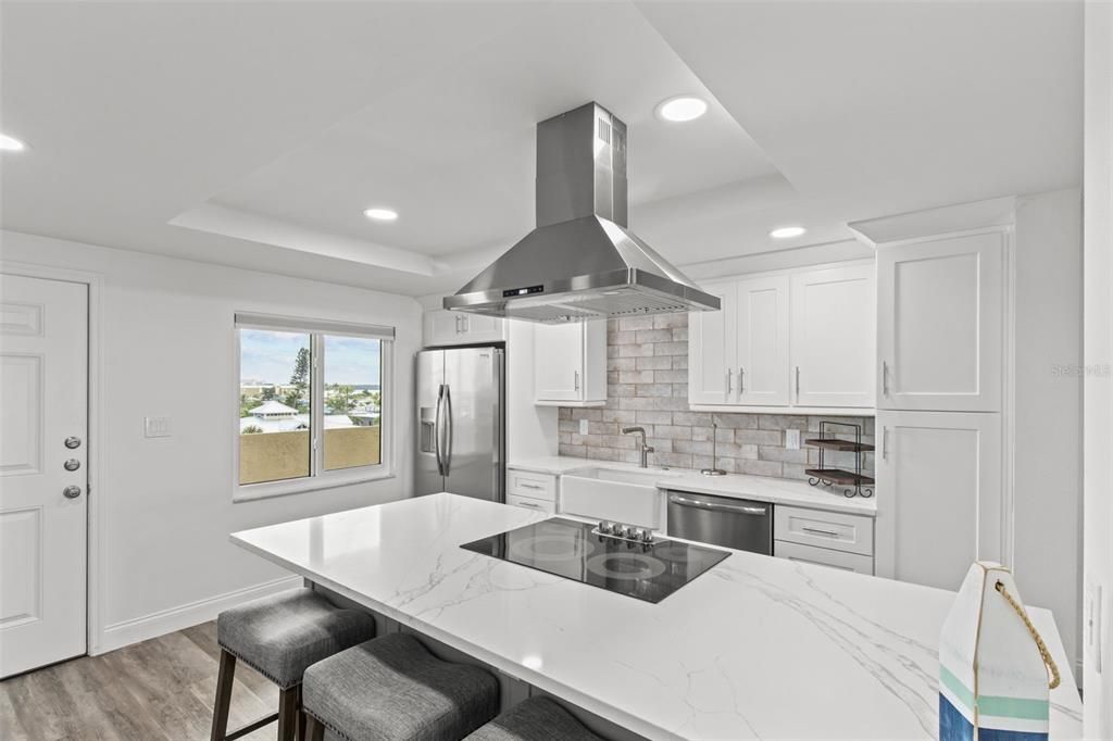 For Sale: $1,290,000 (2 beds, 2 baths, 1225 Square Feet)