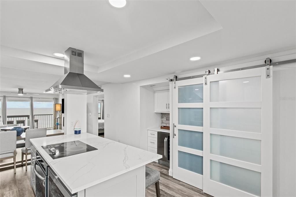 For Sale: $1,290,000 (2 beds, 2 baths, 1225 Square Feet)