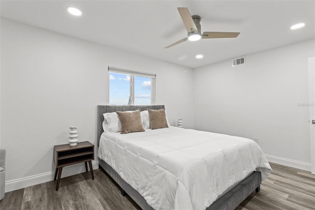 For Sale: $1,290,000 (2 beds, 2 baths, 1225 Square Feet)