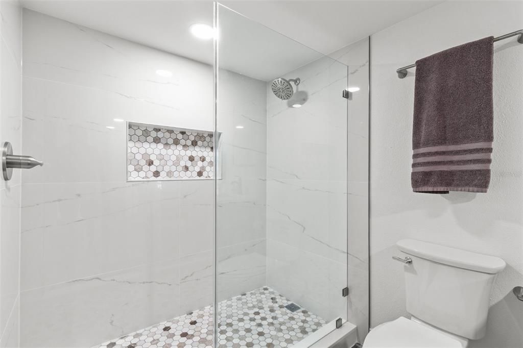 For Sale: $1,290,000 (2 beds, 2 baths, 1225 Square Feet)