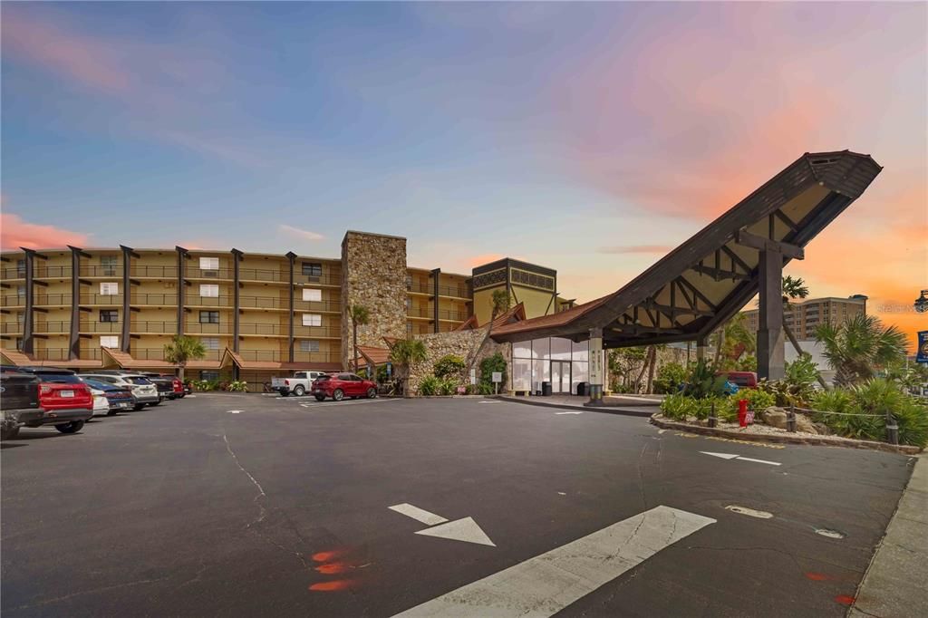 На продажу: $124,900 (2 спален, 1 ванн, 733 Квадратных фут)