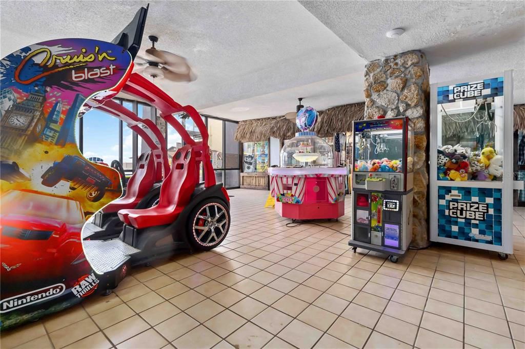 На продажу: $124,900 (2 спален, 1 ванн, 733 Квадратных фут)