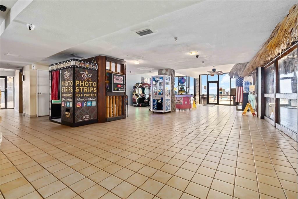 На продажу: $124,900 (2 спален, 1 ванн, 733 Квадратных фут)