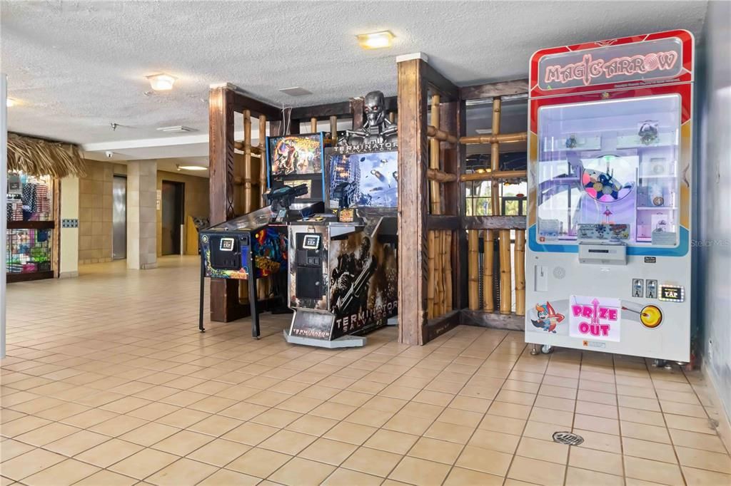 На продажу: $124,900 (2 спален, 1 ванн, 733 Квадратных фут)