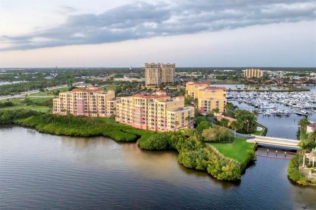 For Sale: $1,169,000 (3 beds, 3 baths, 3670 Square Feet)