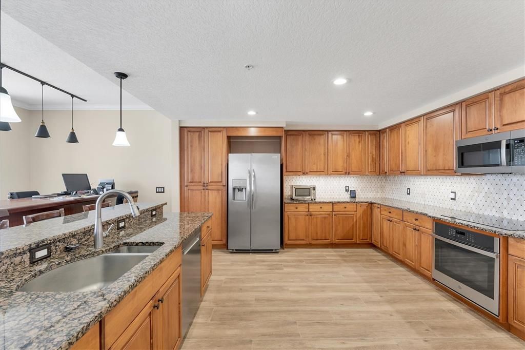 For Sale: $1,169,000 (3 beds, 3 baths, 3670 Square Feet)