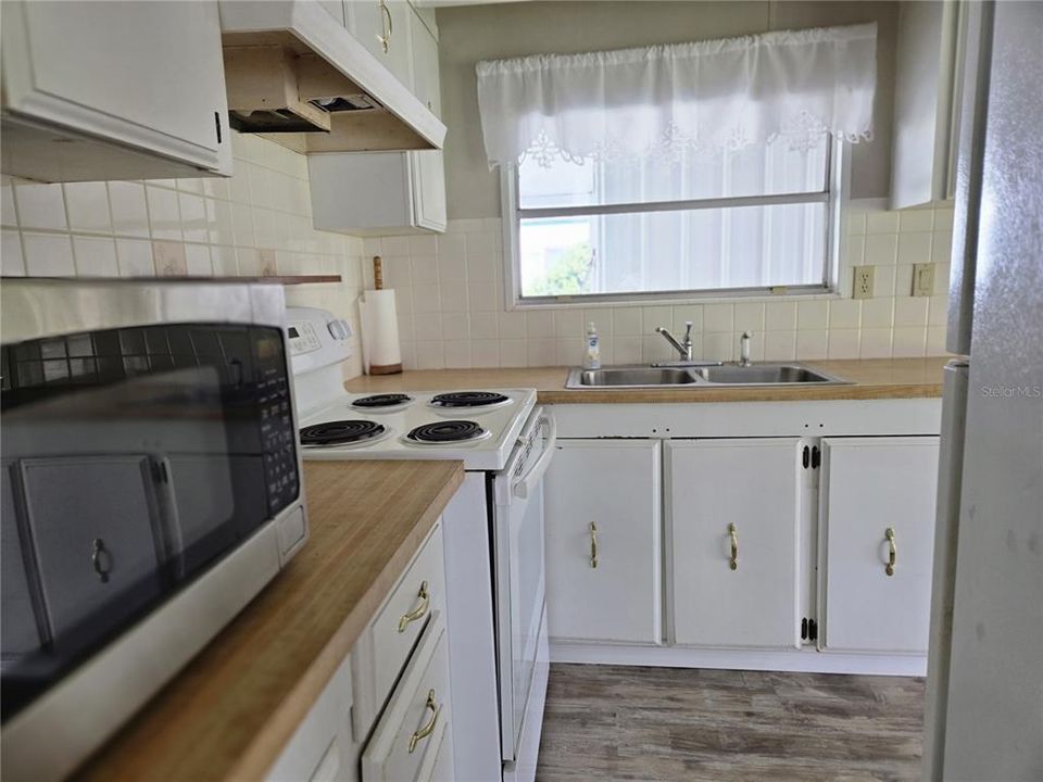 待售: $120,000 (2 贝兹, 2 浴室, 1098 平方英尺)