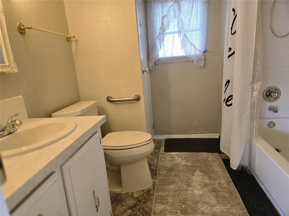 待售: $120,000 (2 贝兹, 2 浴室, 1098 平方英尺)