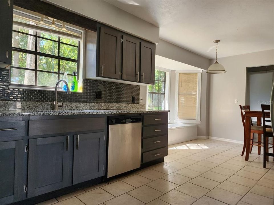 出租: $2,250 (3 贝兹, 2 浴室, 1814 平方英尺)