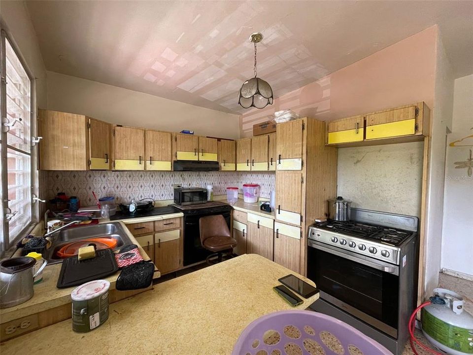 For Sale: $145,000 (4 beds, 2 baths, 600 Square Feet)