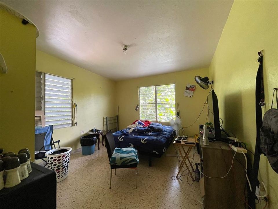 For Sale: $145,000 (4 beds, 2 baths, 600 Square Feet)