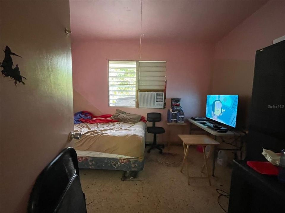 For Sale: $145,000 (4 beds, 2 baths, 600 Square Feet)