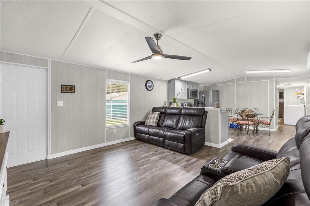 На продажу: $50,000 (3 спален, 2 ванн, 552 Квадратных фут)