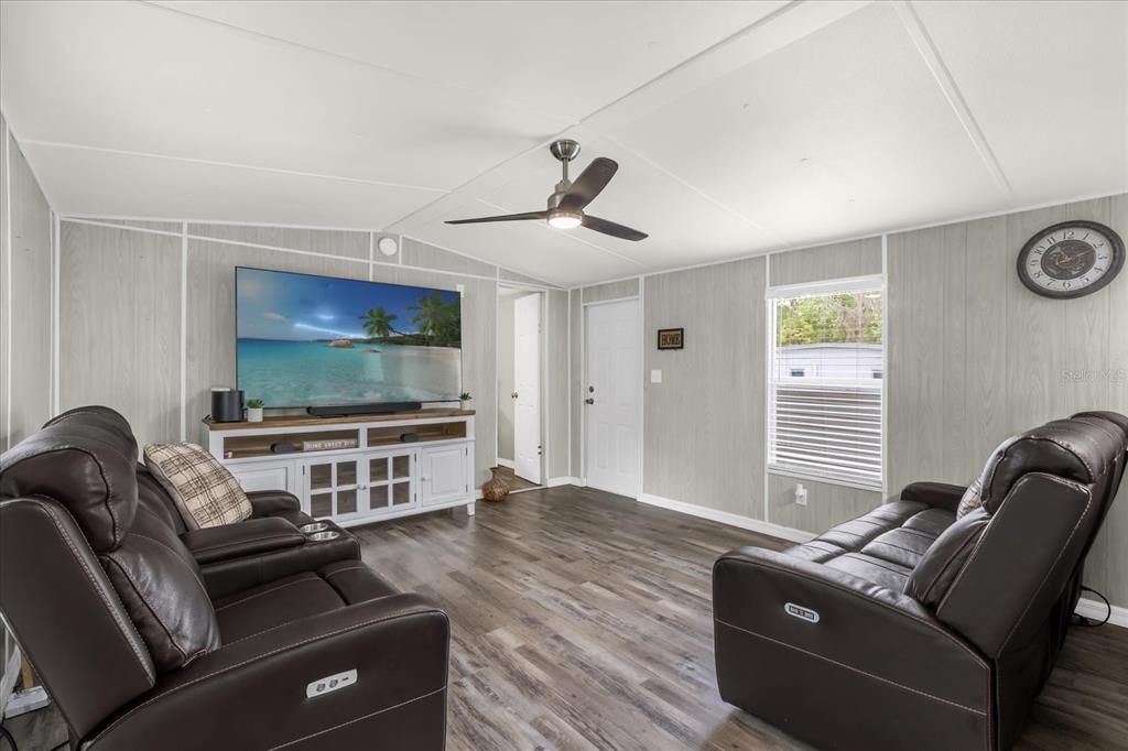 На продажу: $50,000 (3 спален, 2 ванн, 552 Квадратных фут)