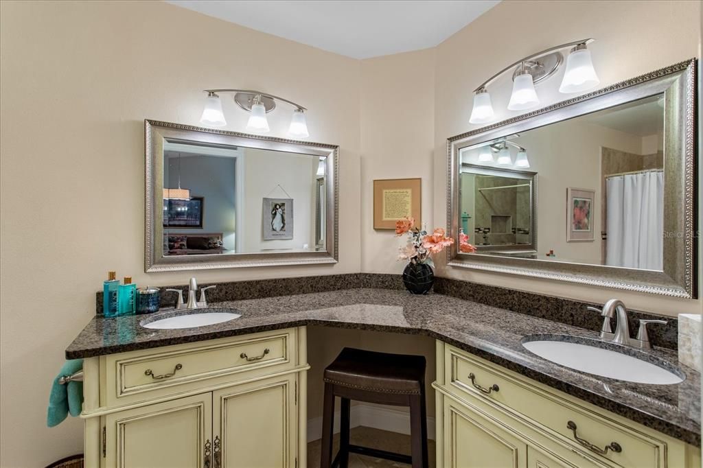 合同活跃: $329,500 (3 贝兹, 2 浴室, 1484 平方英尺)