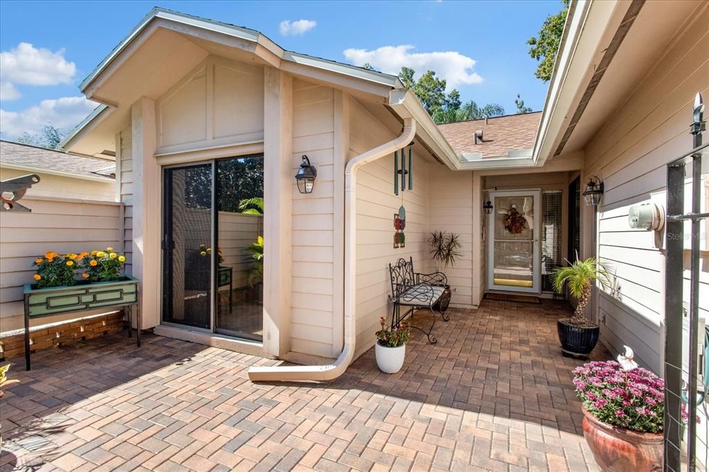 合同活跃: $329,500 (3 贝兹, 2 浴室, 1484 平方英尺)