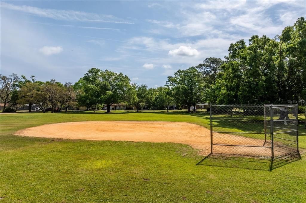 合同活跃: $329,500 (3 贝兹, 2 浴室, 1484 平方英尺)