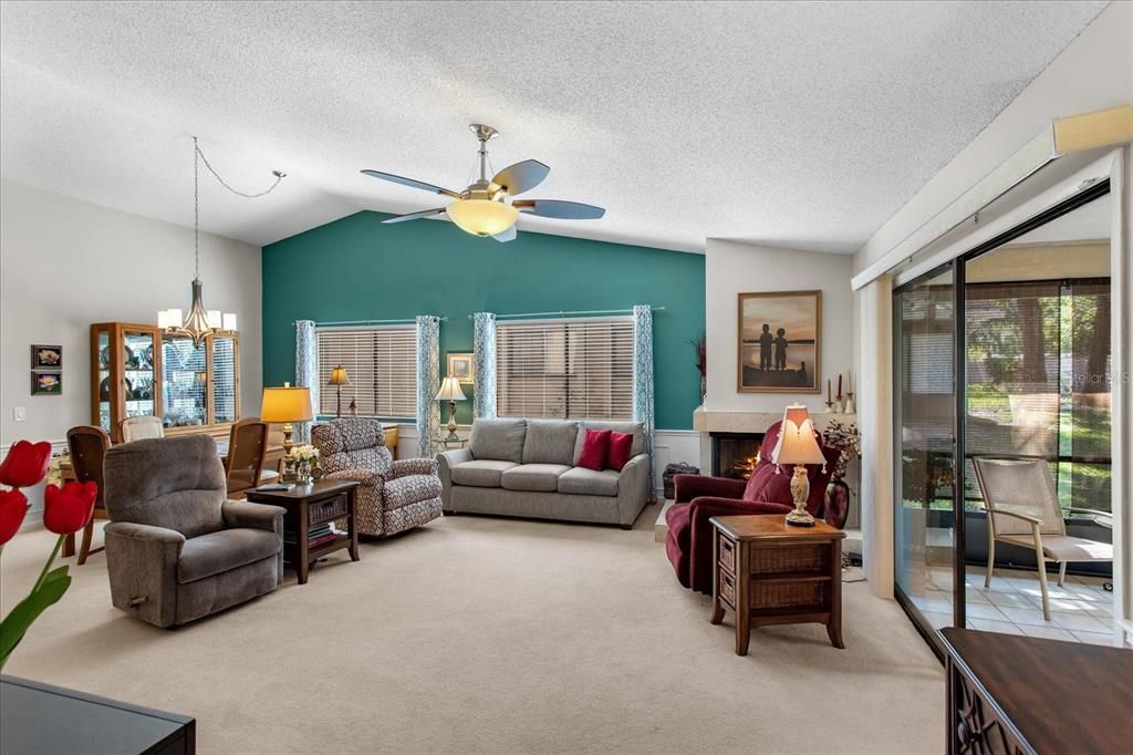 合同活跃: $329,500 (3 贝兹, 2 浴室, 1484 平方英尺)