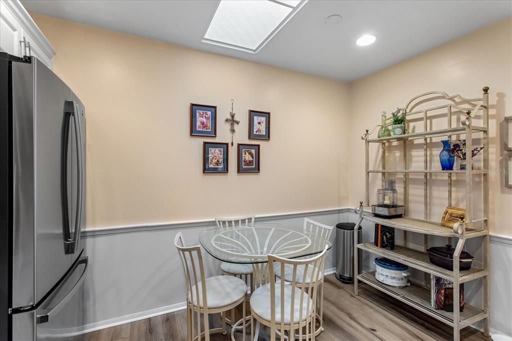 合同活跃: $329,500 (3 贝兹, 2 浴室, 1484 平方英尺)